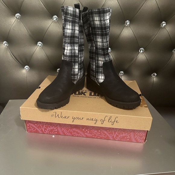 Muk Luks Black and White Plaid Wedge Boots - Picture 3 of 4